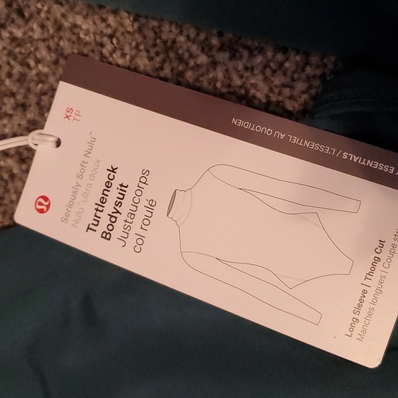 #208 NWT Lululemon Bodysuit t266 - Picture 3 of 7